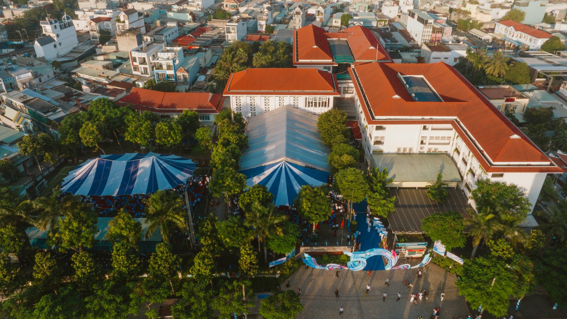 Lễ kỷ niệm 50 năm THPT Nguyễn Hữu Cầu